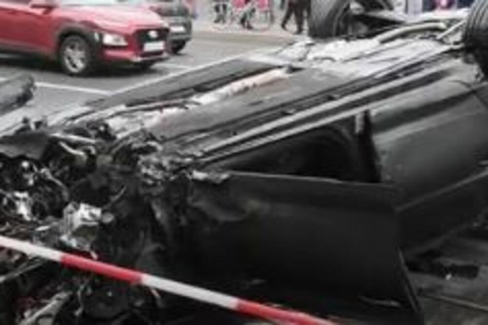 JEZIVA saobraćajka u Zagrebu: Pod punom brzinom pokosio SVE pred sobom, pešaci čudom preživeli (VIDEO)