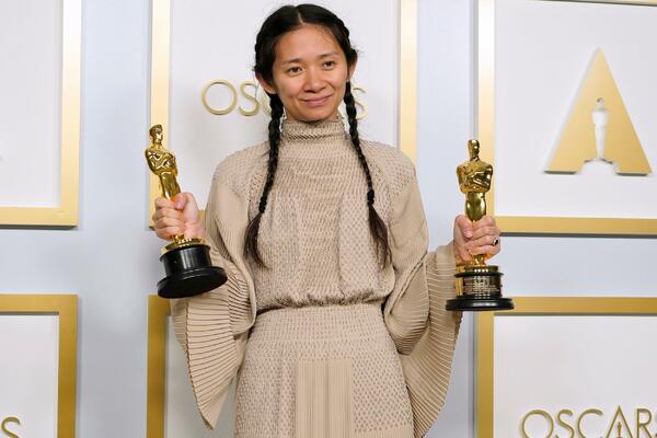 CEO SVET KOMENTARIŠE STAJLING REDITELJKE, A ONA JE UŠLA U ISTORIJU: Kao da je krenula u ŠETNJU, a na nogama ČUDO!