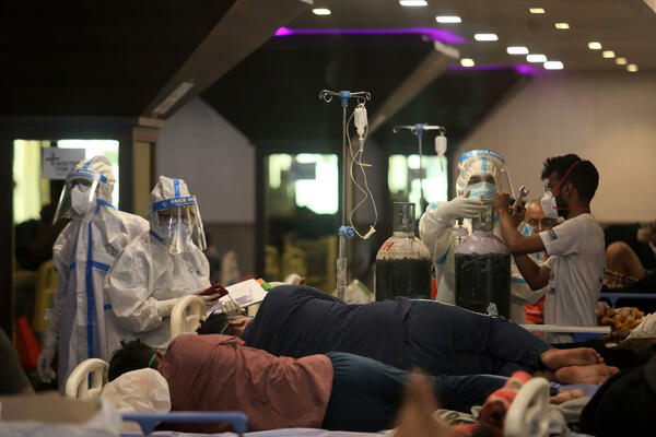 IMUNIZACIJA U INDIJI: Počela je vakcinacija svih odraslih osoba, kako bi se OBUZDALO širenje zaraze