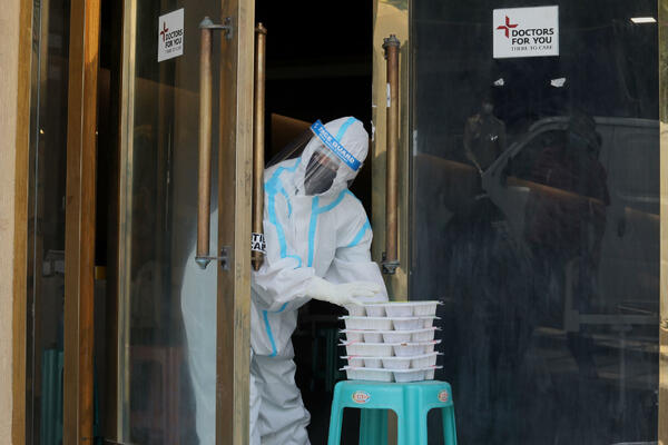 HOROR U INDIJI: Hiljade mrtvih na LOMAČAMA