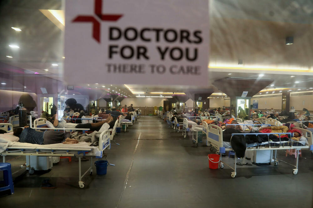 U INDIJI SE UPRAVO DEŠAVA OGROMNA KATASTROFA: Za samo 1 dan od korone obolelo skoro 400.000 LJUDI!