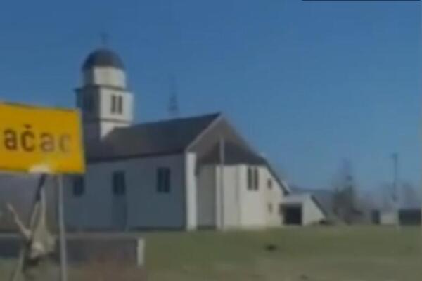 USTRELJENI VUK VISI SA TABLE U GRAČACU: Ministarstva prete kaznama i upozoravaju da je reč o KRIVIČNOM DELU! (FOTO)