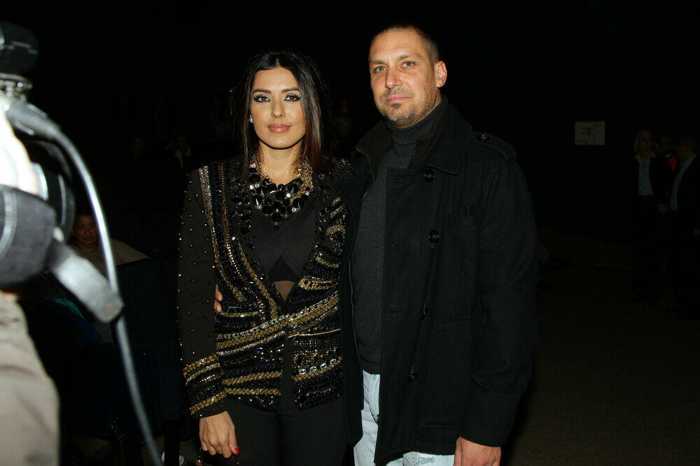 MUŽ TANJU SAVIĆ SNIMAO GOLU TOKOM AKCIJE? Dušan je ucenjivao EKSPLICITNIM SNIMKOM, pevačica odmah zvala POLICIJU!?