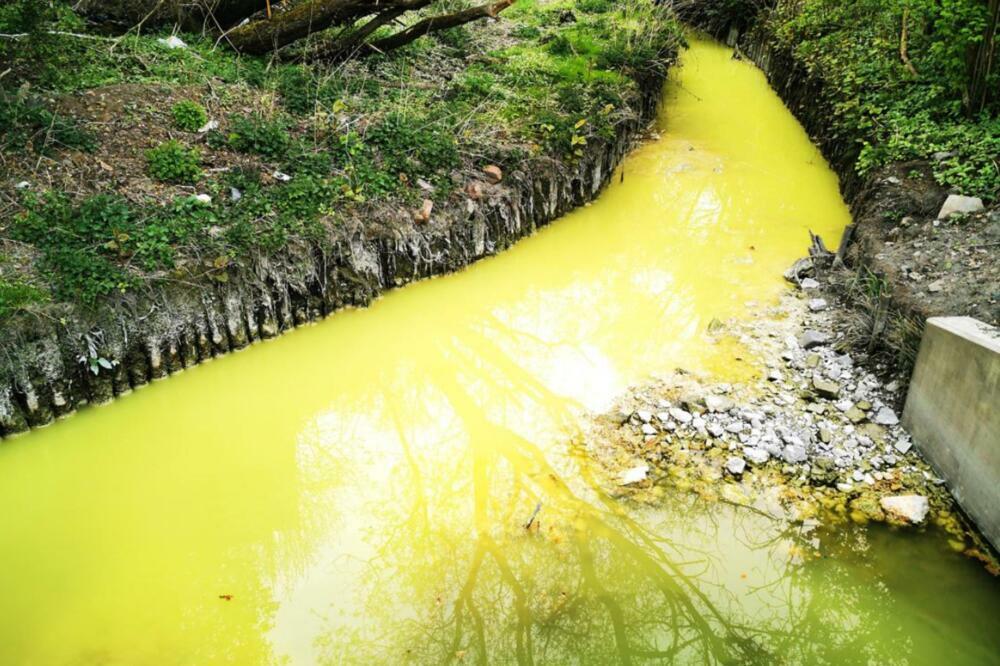 REKA U ŠKOTSKOJ POŽUTELA OD OTPADA: Zagađena hemikalijom koja je IZUZETNO OPASNA po zdravlje! (FOTO/VIDEO)