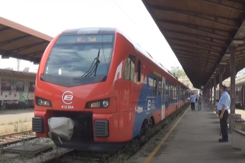 DIVLJE razbijanje stakla na staničnoj ZGRADI U OVČAR BANJI! Za rekonstrukciju izdvojeno 17 miliona DINARA!