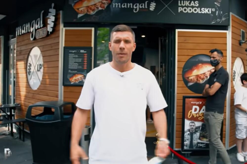 LUKAS PODOLSKI JE I KUVAR! A najviše voli da sprema specijalitet sa ovih prostora