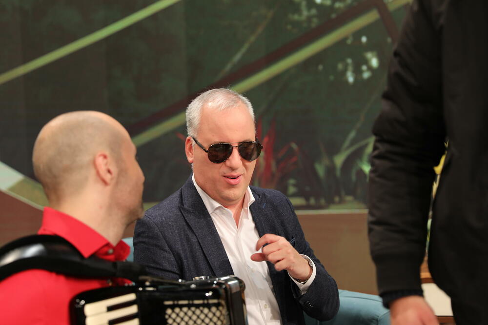 IZNENAĐENJE ZA SAŠU MATIĆA U EMISIJI ODUŠEVILO PUBLIKU: Niko se nije nadao tome, LEP ZNAK PAŽNJE!