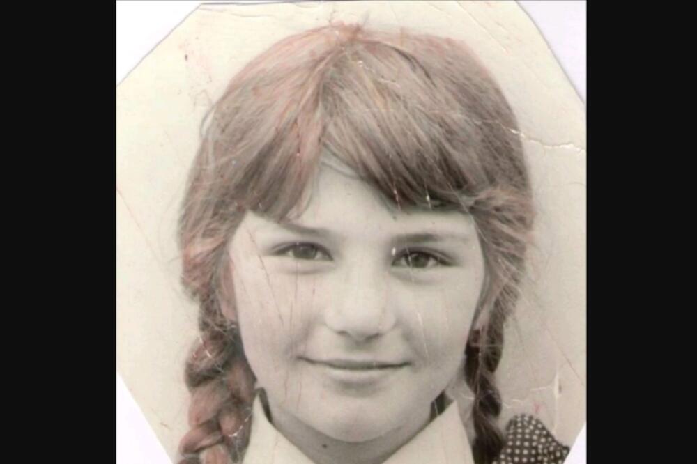 RETKA SLIKA NAŠE PEVAČKE ZVEZDE, NIKO NE ZNA KAKO JE IZGLEDALA KAO DETE: Znate li ko je devojčica sa kikicama?