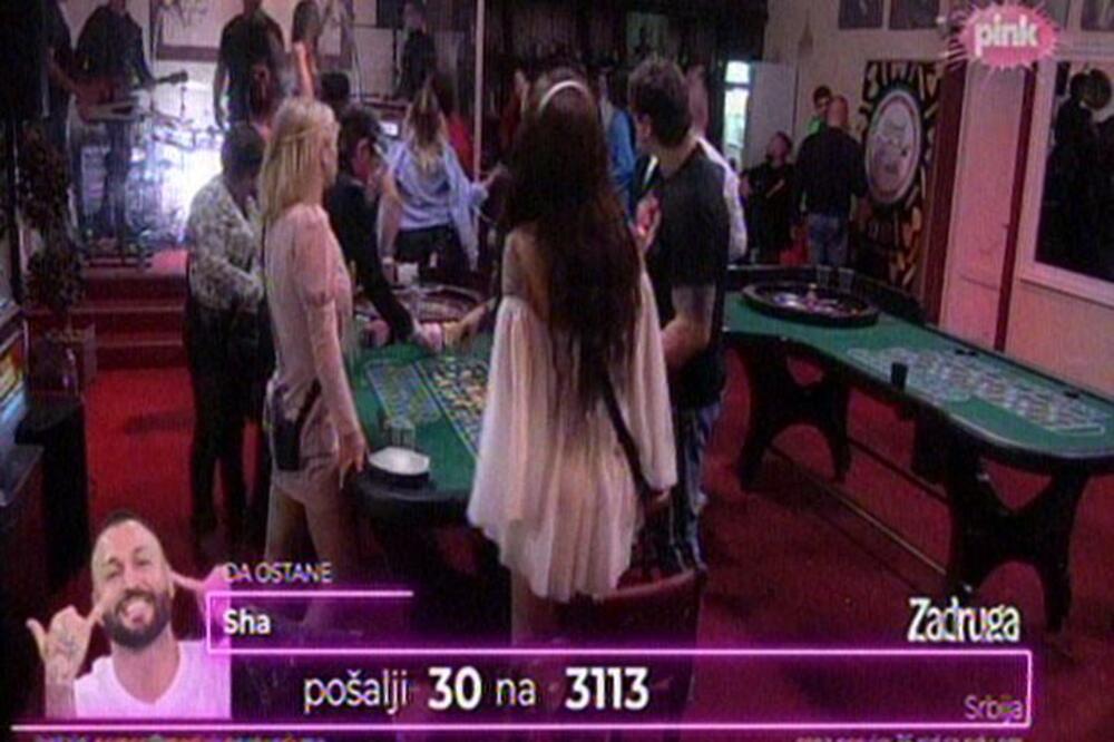 RADE MU IZA LEĐA! Mišel ni ne zna šta je Aleks predložila Kristijanu!