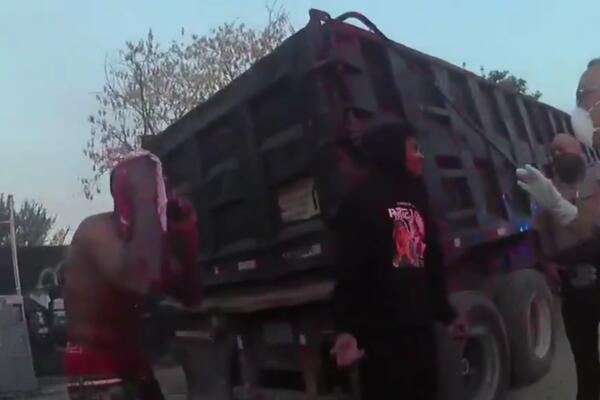 NBA KOŠARKAŠ NAPADNUT ISPRED STRIPTIZ KLUBA! Krvavo lice prekrivao majicom, ali kamera je sve snimila! (VIDEO)