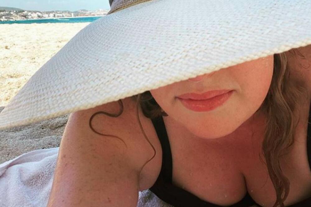 Udala se žena koja je bila nevina do 35! Obe u venčanicama, svi zanemeli zbog prizora