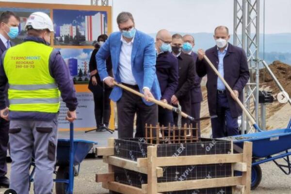 VUČIĆ POLOŽIO KAMEN TEMELJAC ZA KOVID BOLNICU, A ONDA KOMENTARISAO NON-PEJPER: Nisam spavao 5h u prethodne 2 NOĆI