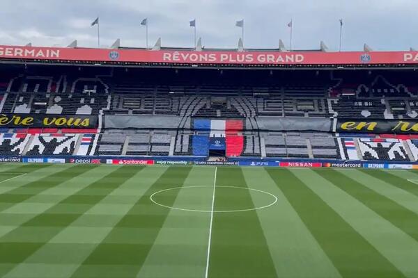 JEDNA REGIJA, JEDAN GRAD, SVI UZ VAS: Fantastična koreografija navijača PSŽ-a pred veliko polufinale LŠ-a! (VIDEO)