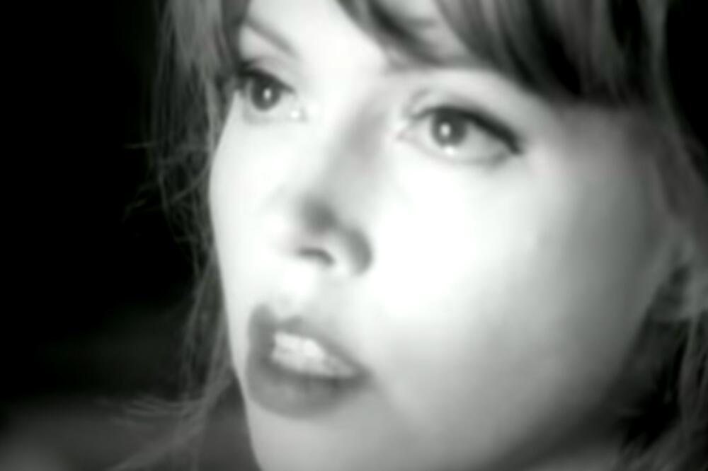 STRAVIČNE VESTI, UMRLA SLAVNA PEVAČICA: Ostali smo bez Anite, TUGA DO NEBA, nema kraja!