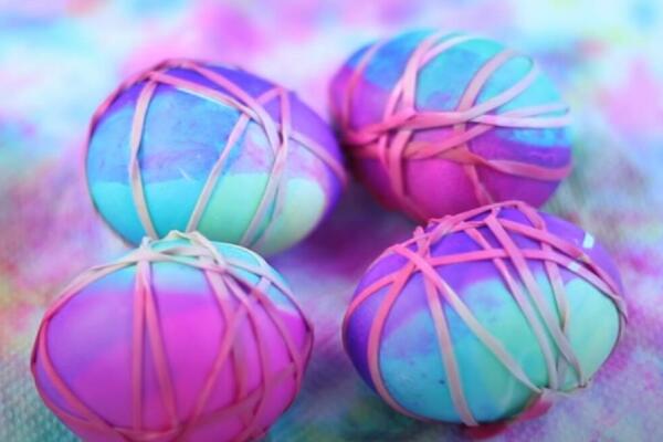 ŽELITE OČARAVAJUĆA USKRŠNJA JAJA NA KOJIMA ĆE VAM SVI ZAVIDETI? Tehnika za njihov nastanak je VRLO JEDNOSTAVNA