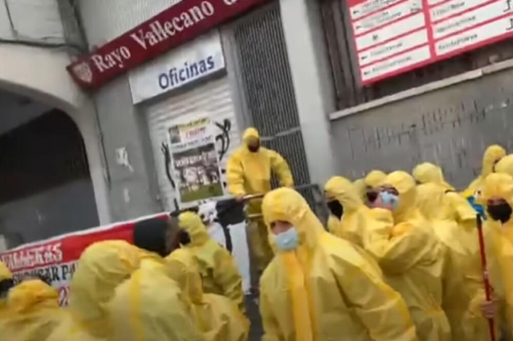 NAVIJAČI DEZINFIKOVALI STADION: Poslali važnu poruku gazdi kluba (VIDEO)