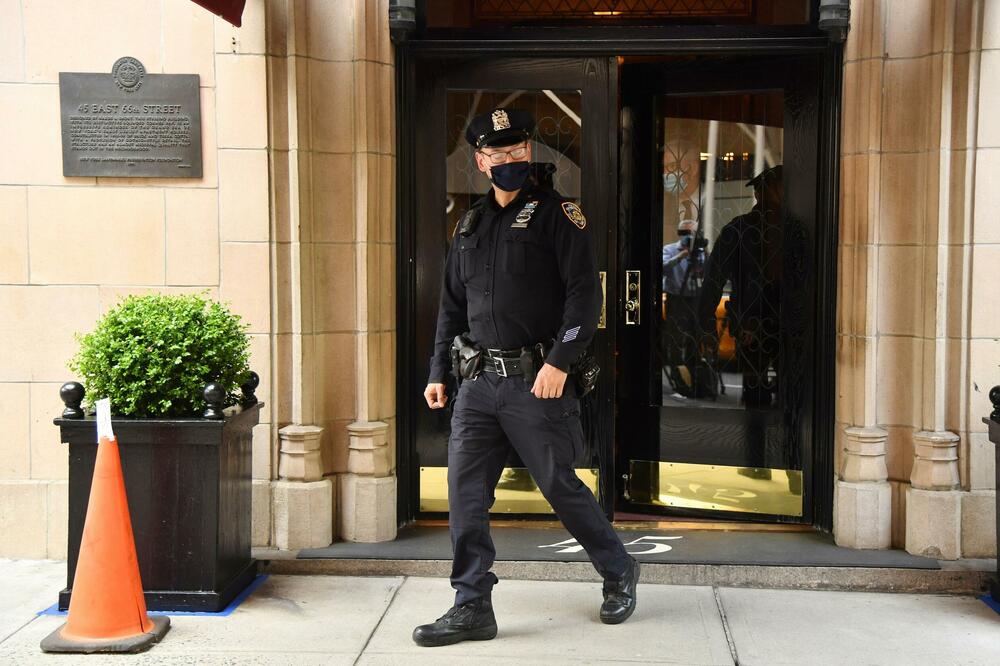 AMERIČKI MEDIJI HITNO JAVLJAJU: Policija pretresla stan Rudija Đulijanija, bivšeg advokata Donalda Trampa!