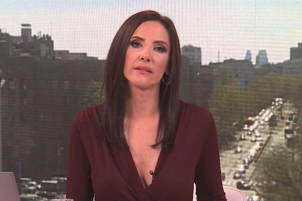 SKINULA SE POZNATA VODITELJKA: Pokazala koliko joj je dobro telo!