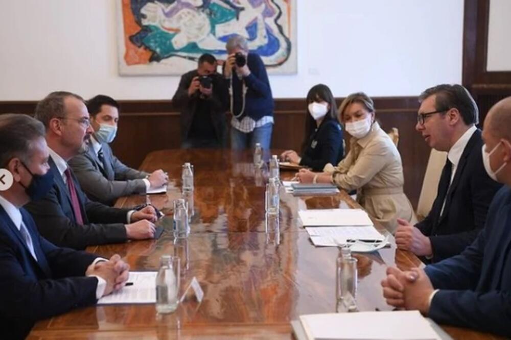 Vučić sa Godfrijem: Evrointegracije su neophodne! (FOTO)