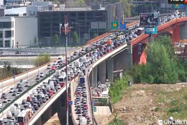 SAOBRAĆAJ STAO, PRAZNIČNA EUFORIJA VEĆ POČELA! Gotovo svi ključni pravci su ZAKRČENI (FOTO)