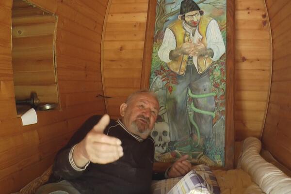 JEDINA SRPSKA VODENICA KOJU I DALJE ČUVA SAVA SAVANOVIĆ: Skule BEZ IMALO STRAHA spava uz sliku LEGENDARNOG VAMPIRA