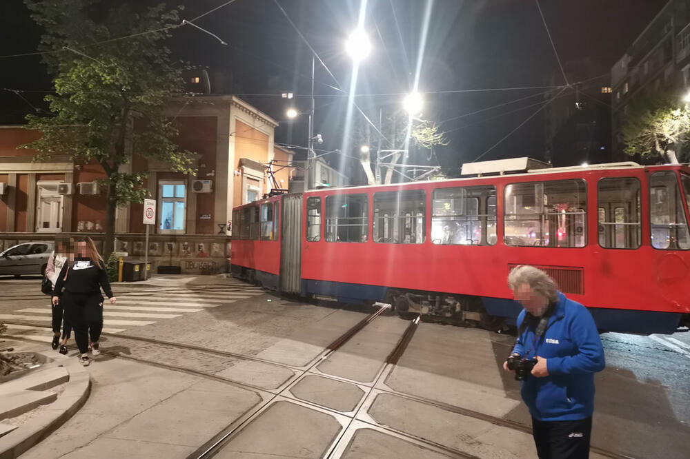 TRAMVAJ IZLETEO IZ ŠINA NA DORĆOLU! Horor u Beogradu ( FOTO)