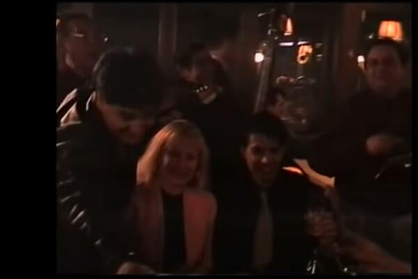 ISPLIVAO NIKAD VIĐEN SNIMAK PEVAČKIH VELIKANA STAR PREKO 20 GODINA: Svi srećni PEVAJU, to su bila LEPA VREMENA