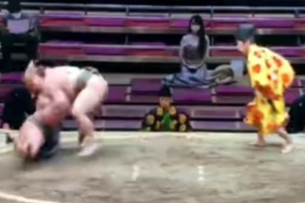 NASTRAŠNIJI MOMENAT U SPORTU U 2021. GODINI: Snimljena TRAGIČNA povreda SUMO RVAČA (VIDEO)