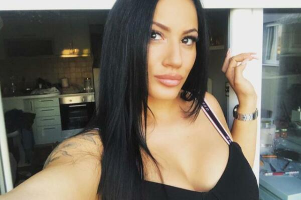 TEŠKA ŽIVOTNA PRIČA NAŠE PEVAČICE ĆE VAS NAJEŽITI, VELIKA BORBA: Otvoreno govorila o LJUBAVI i BOLESNOM BRATU!