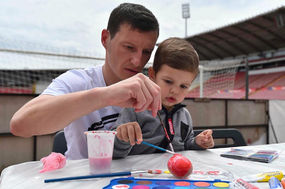 HUMANA AKCIJA CRVENO-BELIH: Na Marakani na Veliki petak organizovali druženje sa decom iz Zvečanske! (FOTO)