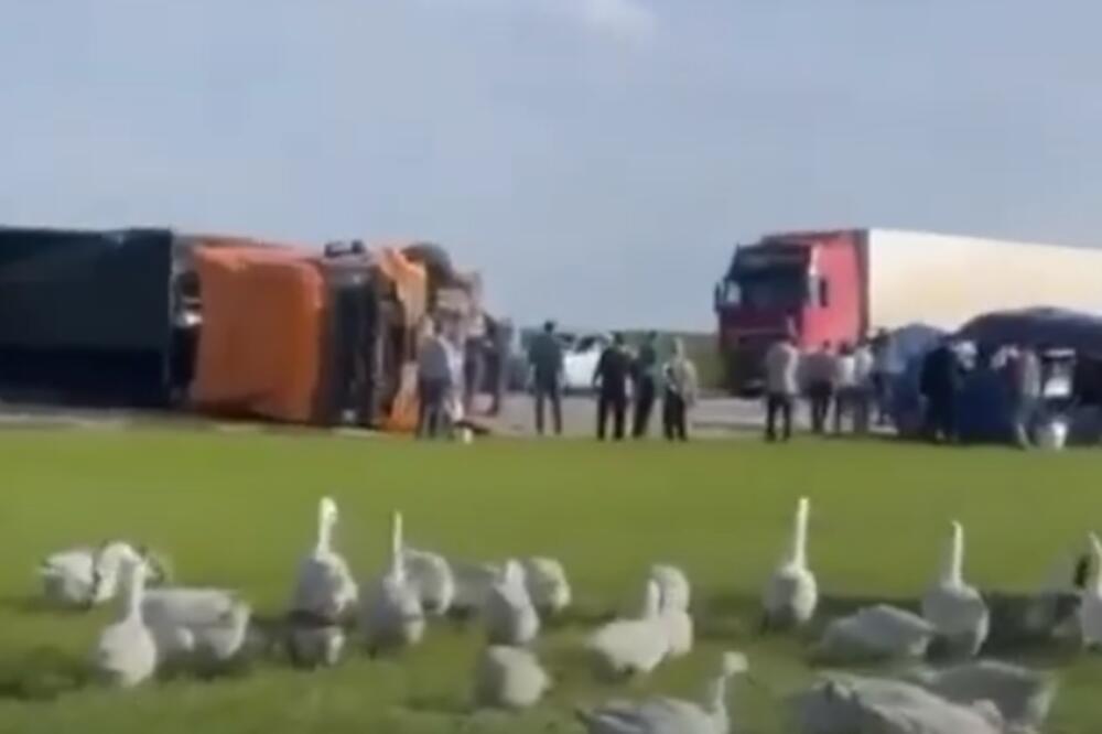 UŽASAN SNIMAK SA AUTO-PUTA: Pogledajte šta se desilo na mestu nesreće u Rusiji gde je poginulo šestoro dece (VIDEO)