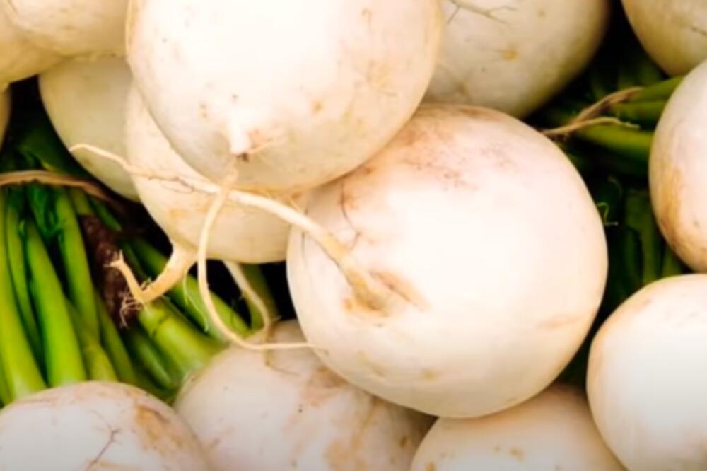 TO POVRĆE JE BOMBA ZA IMUNITET, A SKORO NIKADA GA NE JEDEMO: Jeftino i osvežava telo, a svi lekari ga PREPORUČUJU!