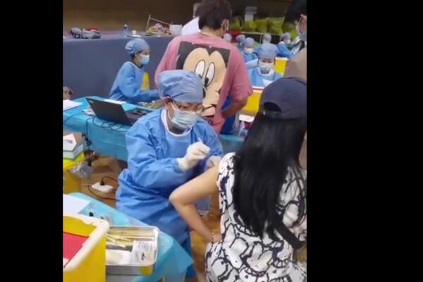 NEVEROVATAN INCIDENT PRILIKOM VAKCINACIJE! Ljudi ne mogu da veruju šta je uradila sestra (VIDEO)