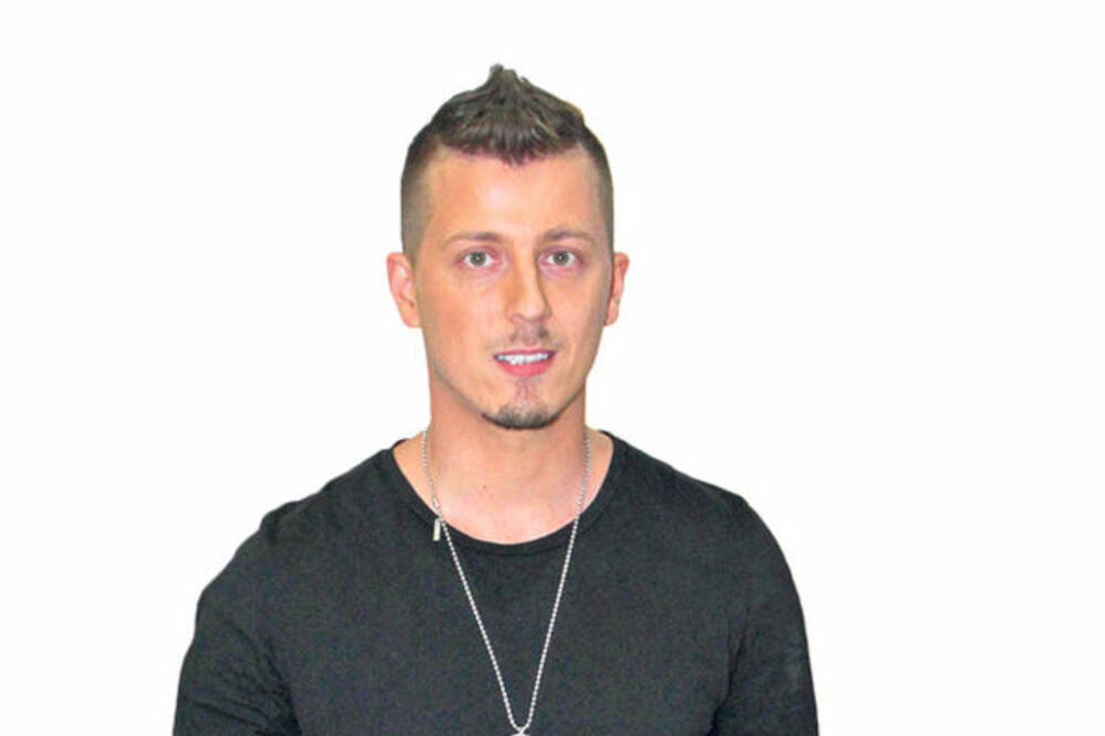 DINČA U EMISIJI NEOČEKIVANO OKAJAO GREHE: Pred milionima zatražio OPROŠTAJ OD SUPRUGE, nije mogao da izdrži svađe!