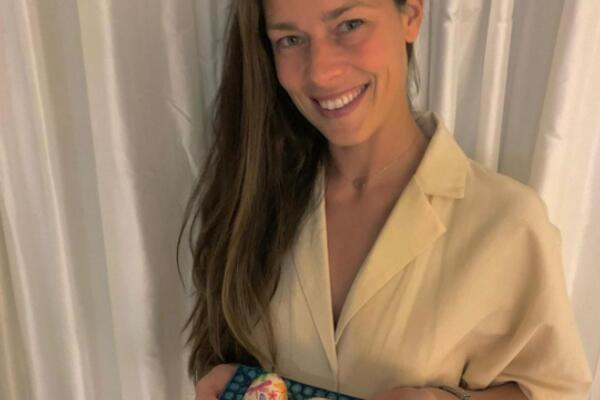 PRAZNIČNO U DOMU ANE IVANOVIĆ! "Srećan Uskrs svima koji danas slave. Želim vam dan pun sreće, smeha i ljubavi!