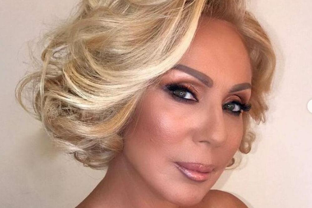 NEGOVANA ŽENA, SVAKA ČAST! Lepa Brena u SEDMOJ DECENIJI pokazala DEO TELA koji nismo imali prilike da VIDIMO!