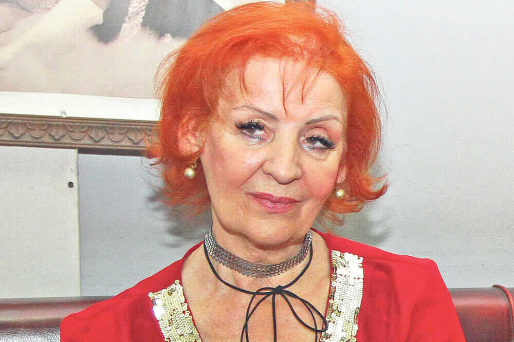 Pevačica Lepa Lukić