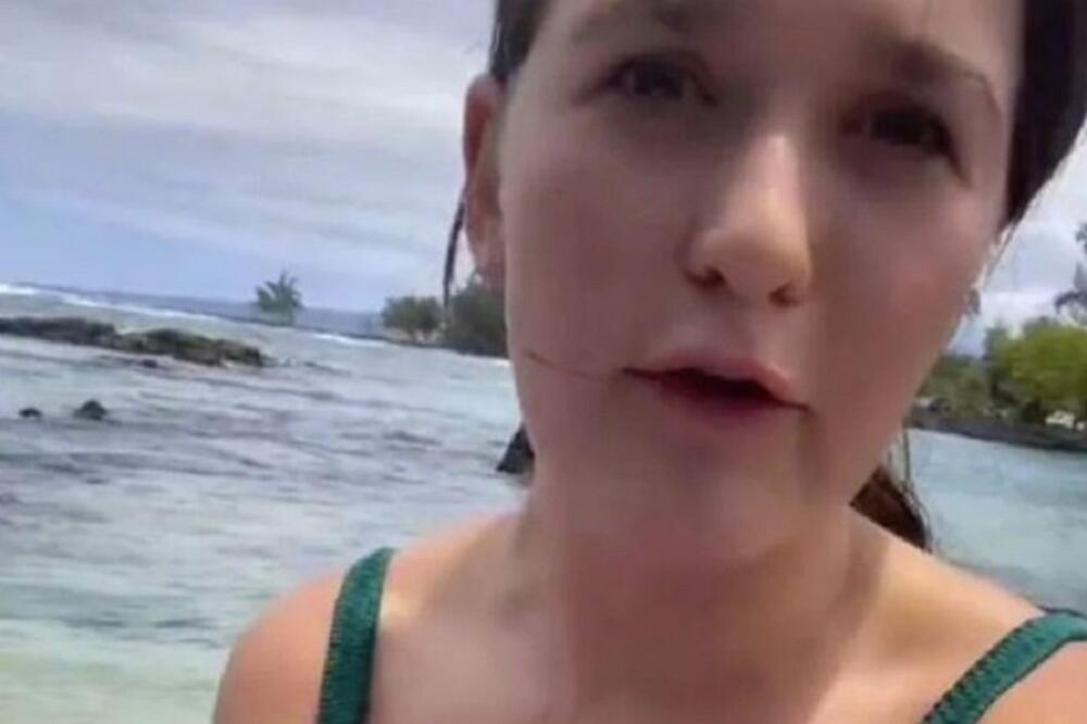 ŽENA JOJ PRIŠLA I OŠTRO KRITIKOVALA OSKUDNI BIKINI KOJI JE NOSILA: Od njenih reči svi ostali u NEVERICI! (VIDEO)