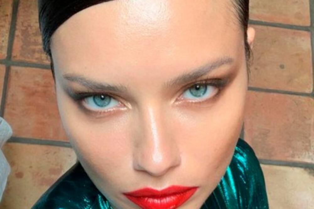 KAKAV ŠMEKER! ADRIANA LIMA PONOVO ZALJUBLJENA, PONOSNO POKAZALA NOVOG DEČKA: Dobar kao dobar dan! (FOTO)