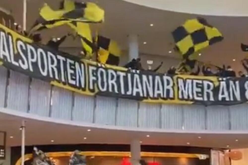 APSURDNOST ODLUKE NA JEDNOM MESTU: Navijači švedskog AIK-a pretvorili tržni centar u stadion (VIDEO)