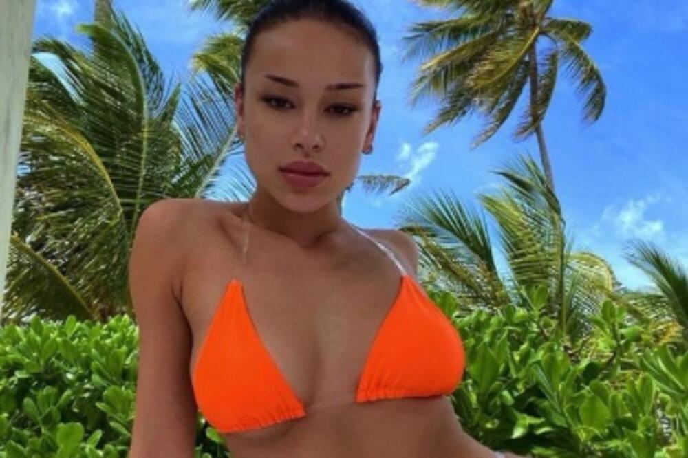 VRELA ELENA KITIĆ RASTURILA NOVIM IZGLEDOM: Njen očaravajući pogled i atributi PUCAJU, govore da je ista Mile!