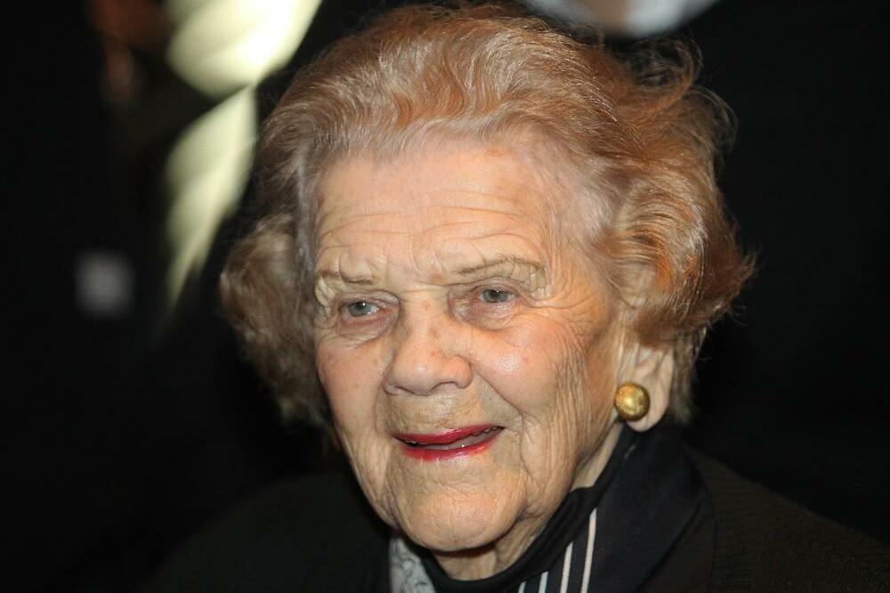 DA SRCE PREPUKNE! GLUMICA BRANKA VESELINOVIĆ TUGOVALA: Ceo dan je čekala BAR NEKI POZIV!