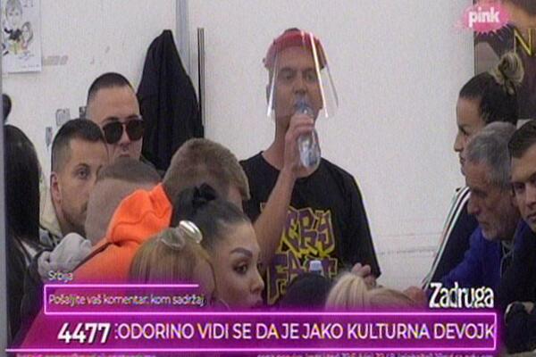 NE POŠTUJE EMISIJU! Milan zavodio red u Beloj kući, kažnjavao kao lud!