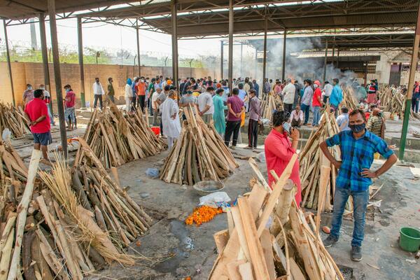 ZEMLJA SMRTI I PATNJE: U Indiji 4. dan za redom ima više od 400.000 novozaraženih!
