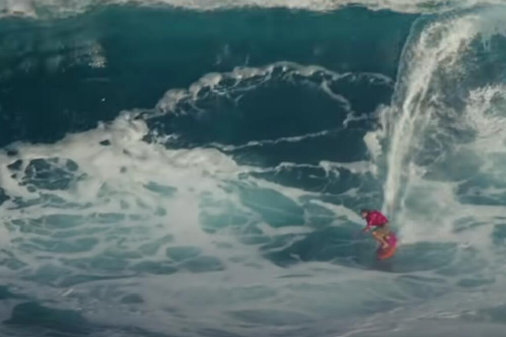 KRVAVO PLAĆENI SUVENIR! SURFER OSTAO BEZ NOGE U NAPADU BELE AJKULE: I ona je ostala bez nečega! (VIDEO)