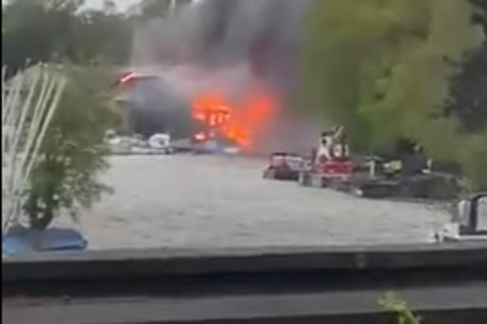 PRVI SNIMAK NAKON OGROMNOG POŽARA NA OBALI TEMZE: Oblak dima zahvatio London, čule su se i eksplozije! (VIDEO)