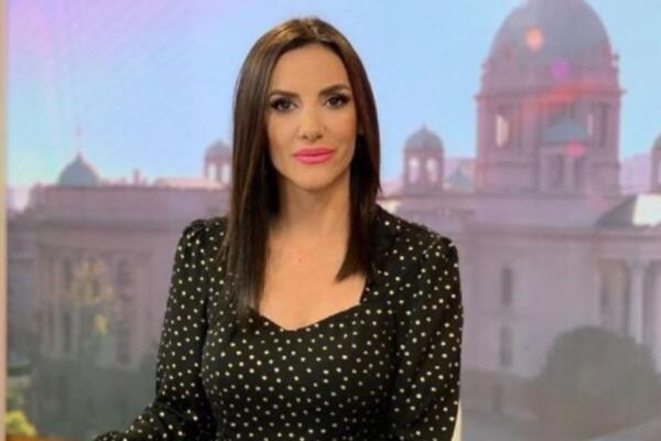 KAKAV POHOTNI IZGLED NAŠE SMERNE VODITELJKE: Bacila skoro SVE SA SEBE, pa pokazala da je prava ZVERKA!