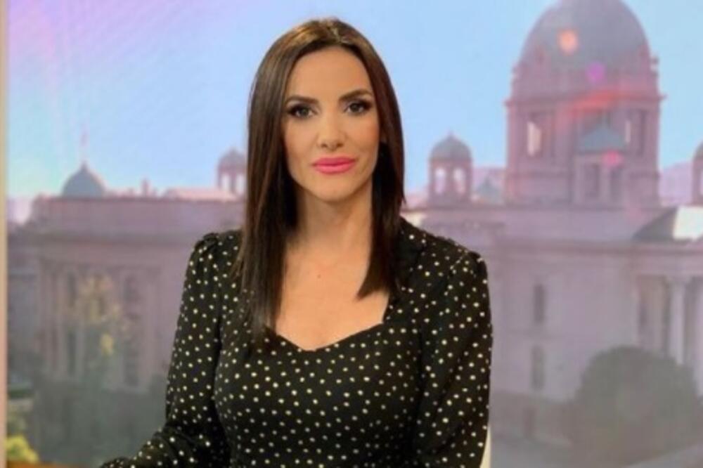 VODITELJKA JUTARNJEG NA PRVOJ U VRELOM IZDANJU: Počastila fanove SLIKOM SA PLAŽE, sve puca na njoj!