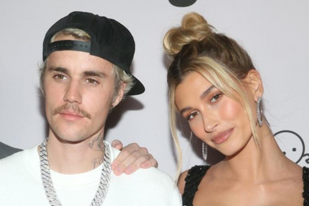 RAZVODI SE POZNATI PAR! Supruga popularnog pevača otkrila SVE DETALJE braka!