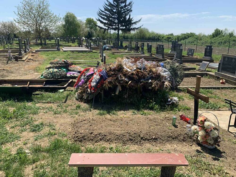 Grob oca Darka Lazića